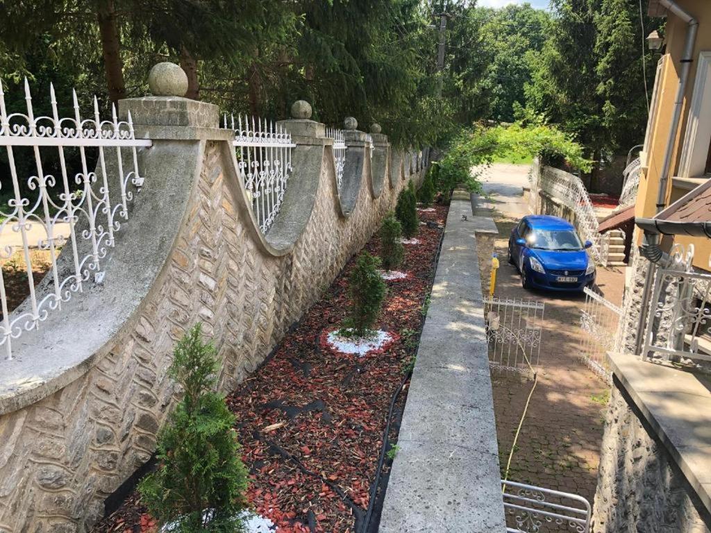 Brassoi Vendeghaz Hotel Miskolc Buitenkant foto