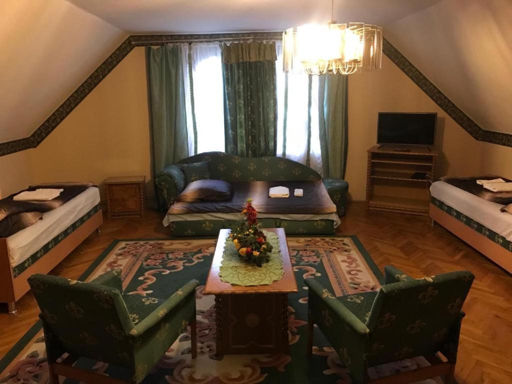 Brassoi Vendeghaz Hotel Miskolc Buitenkant foto