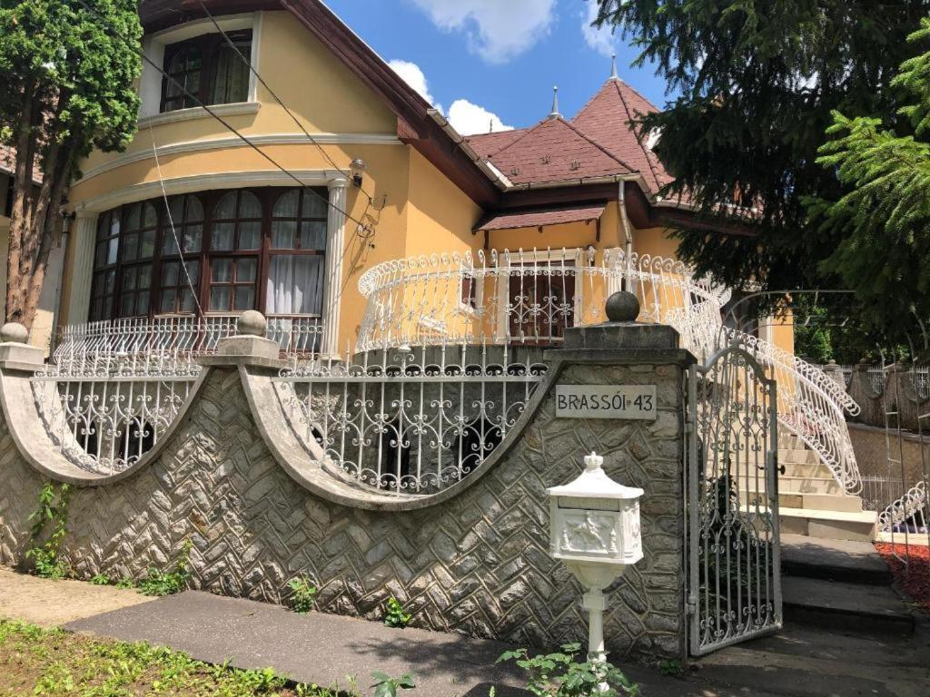Brassoi Vendeghaz Hotel Miskolc Buitenkant foto