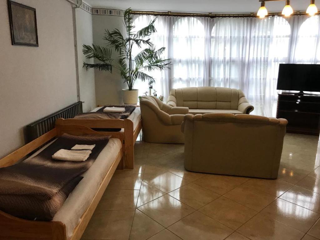 Brassoi Vendeghaz Hotel Miskolc Buitenkant foto